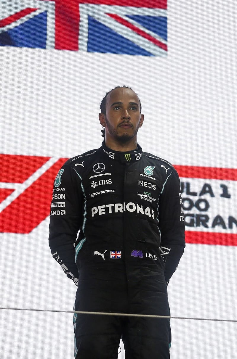 Hamilton gana en Qatar por delante de Verstappen; 'Checo' Pérez queda en cuarto lugar