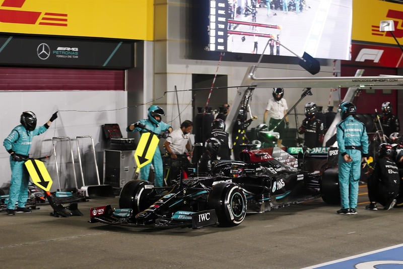 Hamilton gana en Qatar por delante de Verstappen; 'Checo' Pérez queda en cuarto lugar