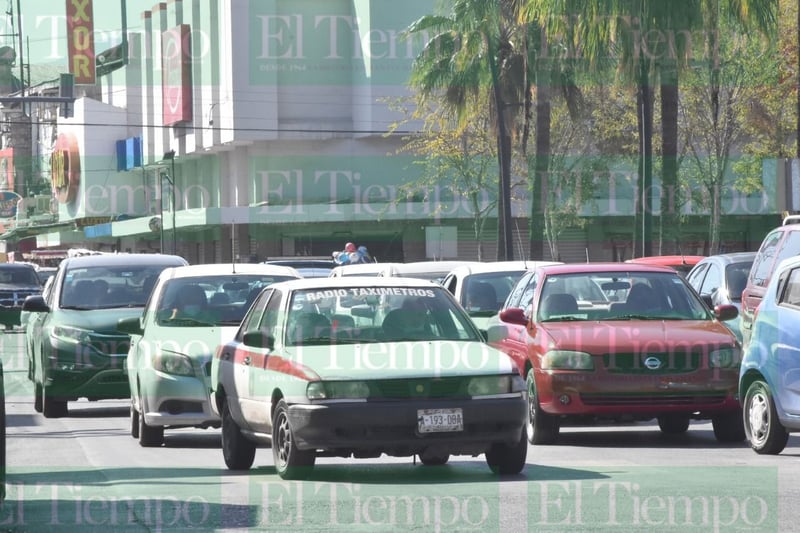 Ciudadanos abarrotan la Zona Centro de Monclova por compras navideñas