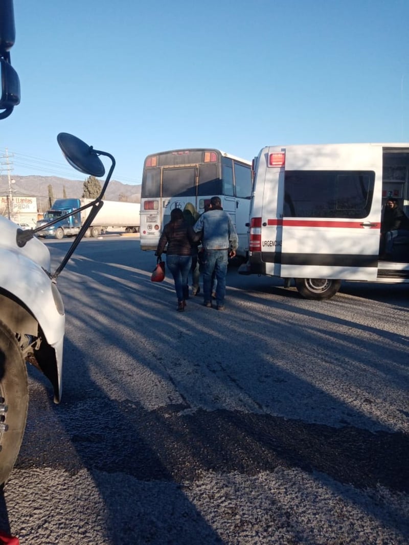 ¡17 trabajadores lesionados!: chocan dos camiones de la empresa Grupo Fox