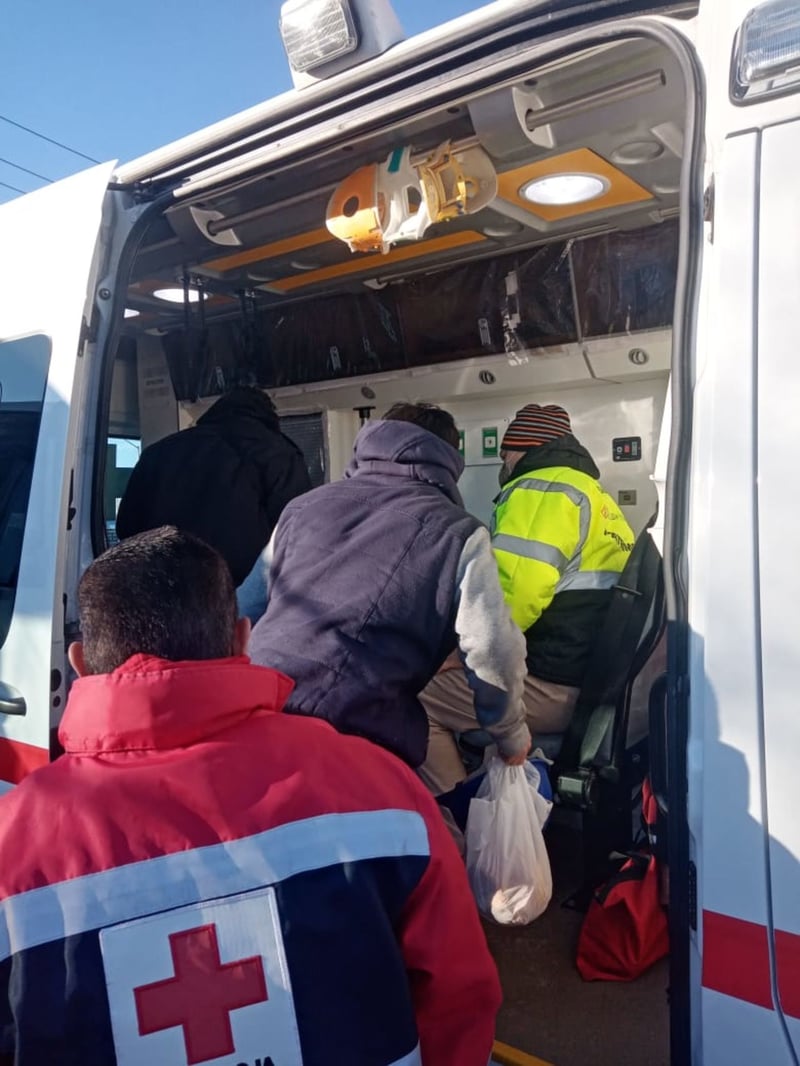 ¡17 trabajadores lesionados!: chocan dos camiones de la empresa Grupo Fox