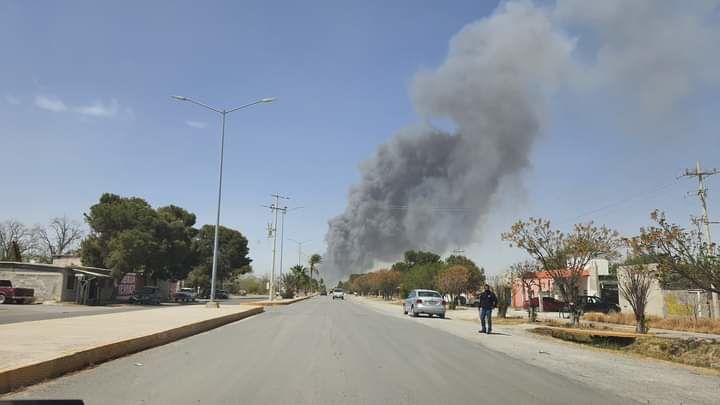 Incendio sorprende a familias que disfrutaban el puente vacacional