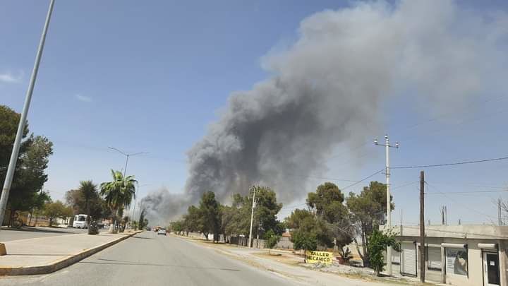 Incendio sorprende a familias que disfrutaban el puente vacacional