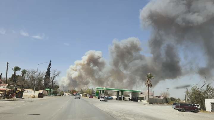 Incendio sorprende a familias que disfrutaban el puente vacacional