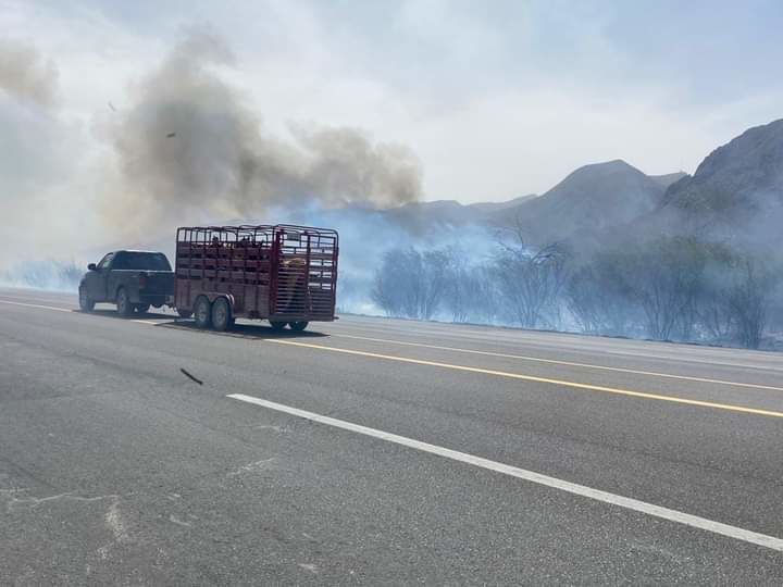 Incendio sorprende a familias que disfrutaban el puente vacacional