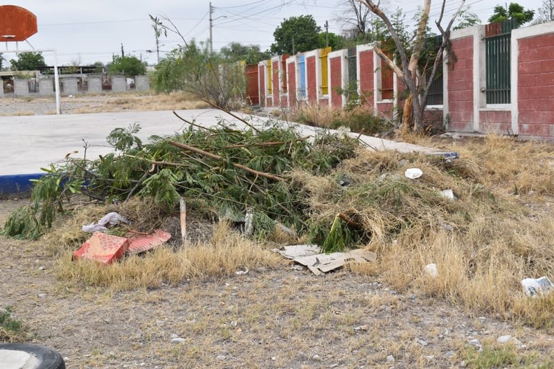 La primaria Ramiro Cárdenas es restaurada por padres de familia