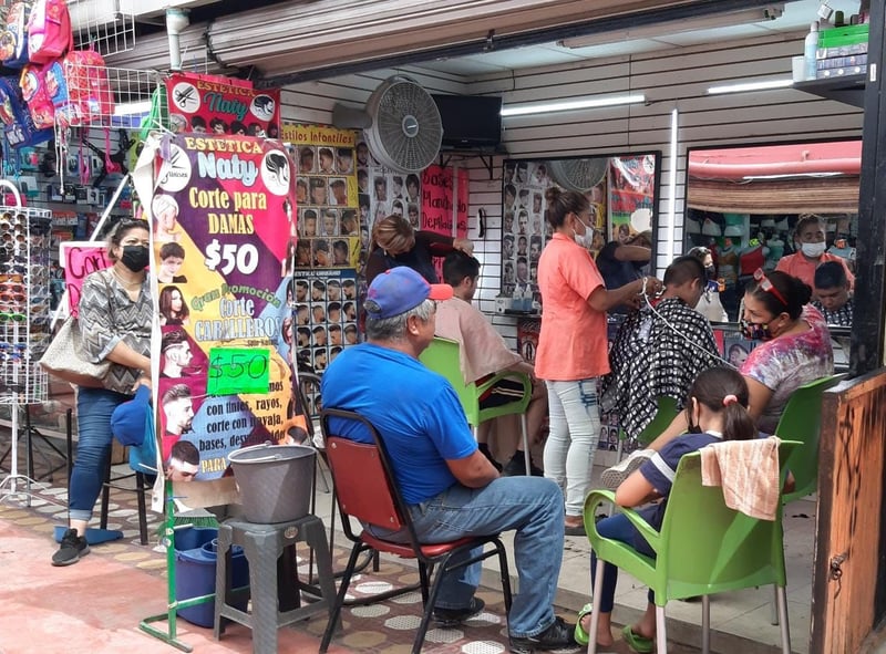 Comercios de Monclova abarrotados por compras de último momento ante el regreso a clases