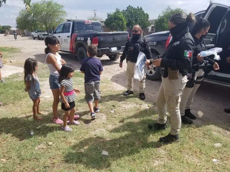 Policía Civil Coahuila apoya a niños con útiles escolares