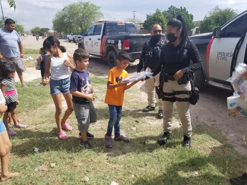 Policía Civil Coahuila apoya a niños con útiles escolares