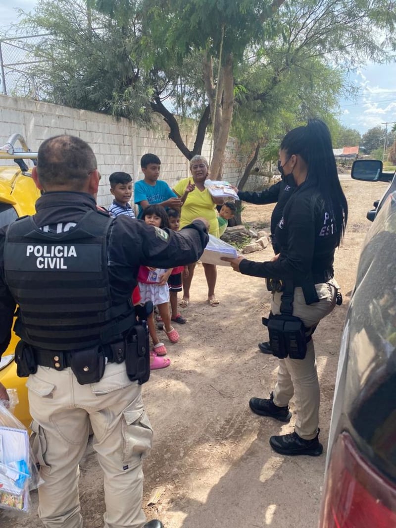 Policía Civil Coahuila apoya a niños con útiles escolares