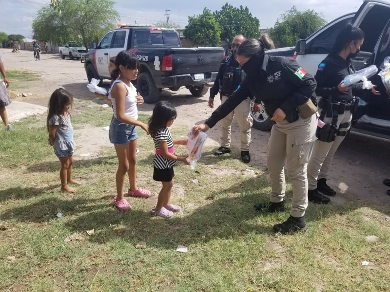 Policía Civil Coahuila apoya a niños con útiles escolares