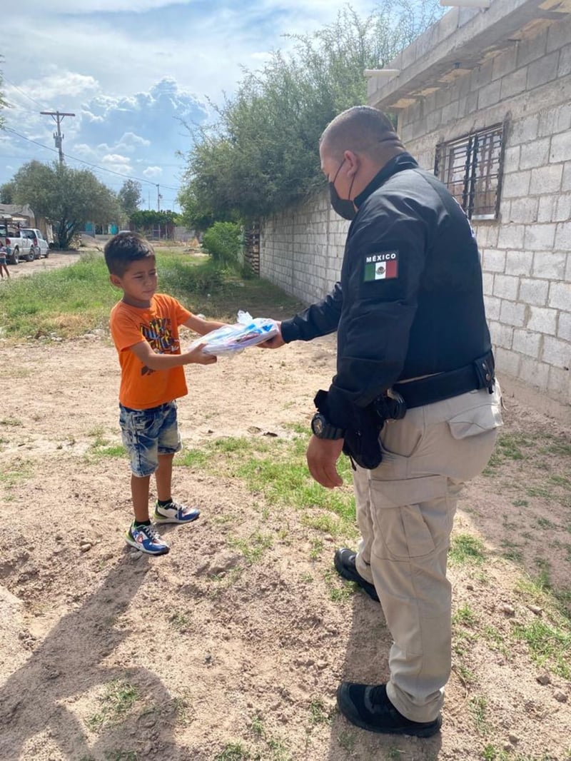 Policía Civil Coahuila apoya a niños con útiles escolares