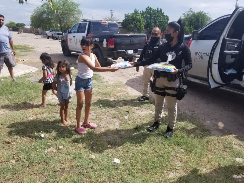 Policía Civil Coahuila apoya a niños con útiles escolares