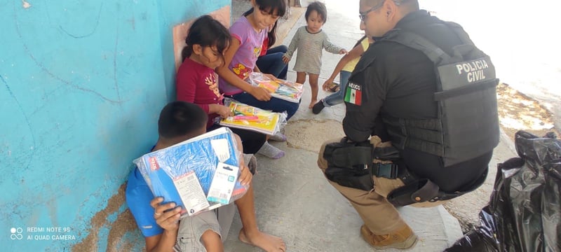 Policía Civil Coahuila apoya a niños con útiles escolares