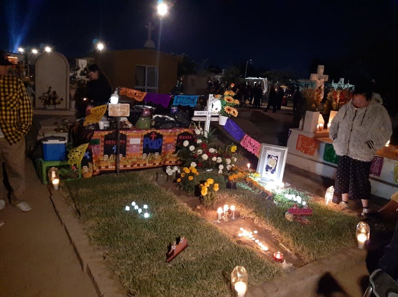 'Alumbrada 2022' tuvo un gran éxito con cientos de visitantes en el panteón Guadalupe de Monclova 