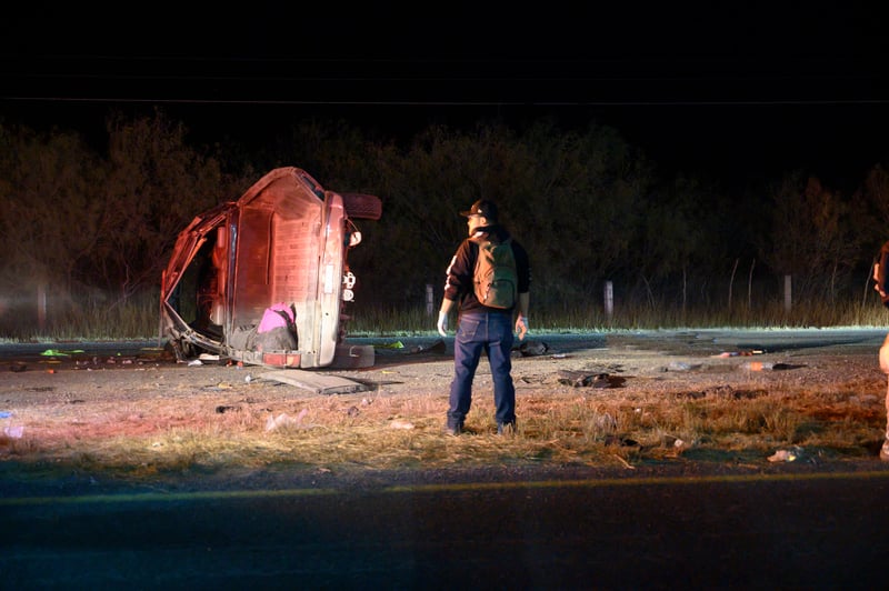 Tres migrantes muertas y cerca de 20 heridos fue el saldo de una volcadura