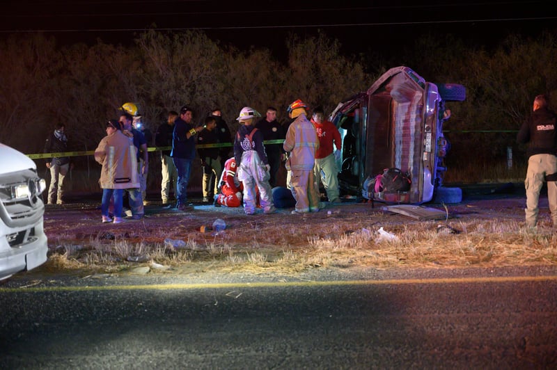 Tres migrantes muertas y cerca de 20 heridos fue el saldo de una volcadura