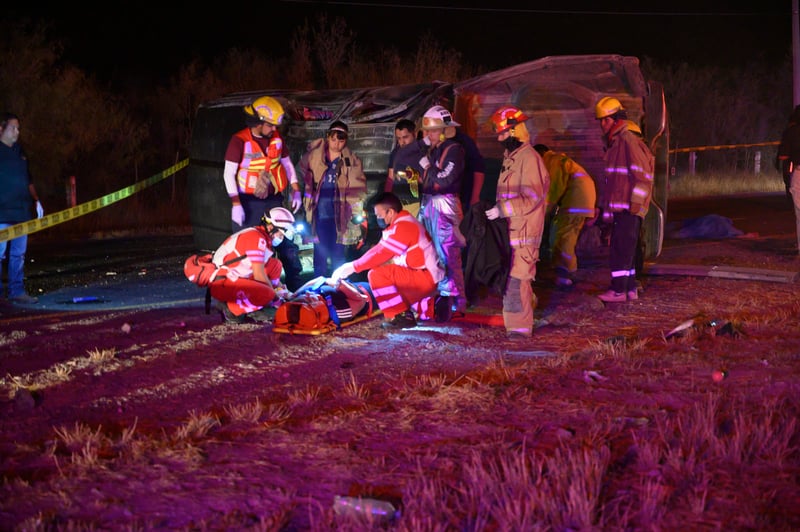 Tres migrantes muertas y cerca de 20 heridos fue el saldo de una volcadura