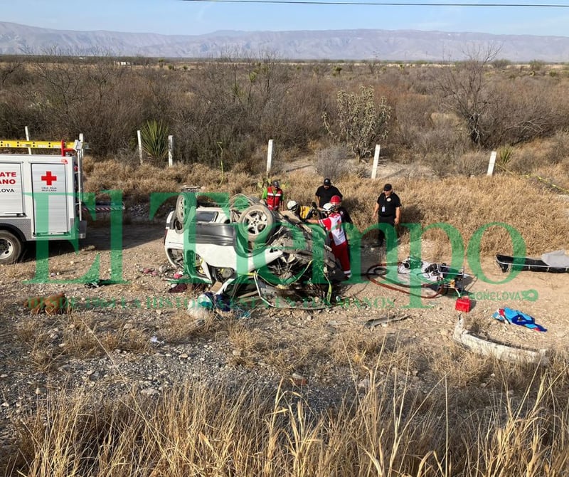 Mueren tres miembros de una familia en volcadura en la carretera Monclova-Monterrey