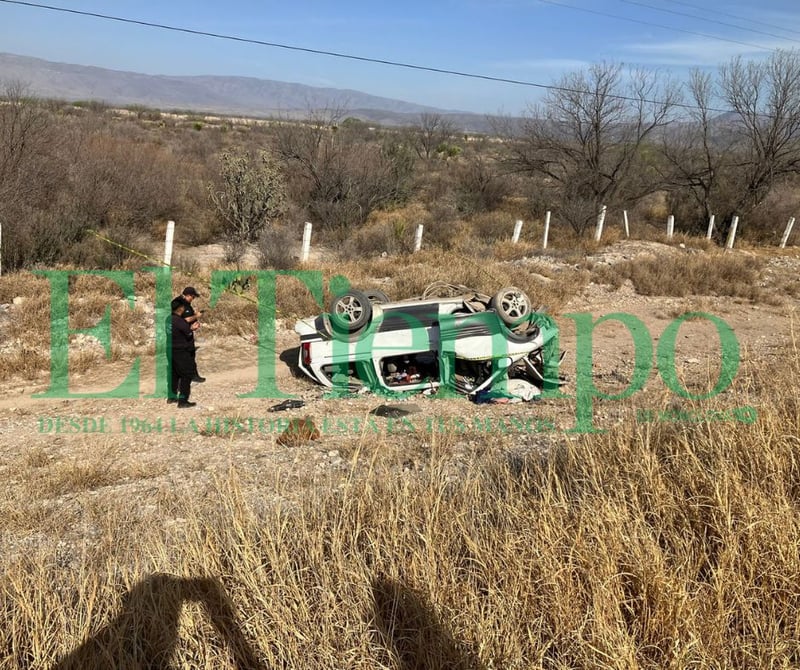 Mueren tres miembros de una familia en volcadura en la carretera Monclova-Monterrey