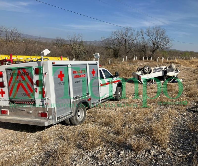 Mueren tres miembros de una familia en volcadura en la carretera Monclova-Monterrey