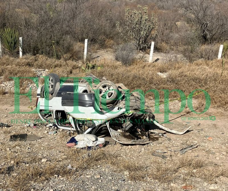 Mueren tres miembros de una familia en volcadura en la carretera Monclova-Monterrey