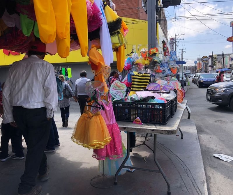 Disfraces del Día de la primavera con altos costos para los padres de familia 