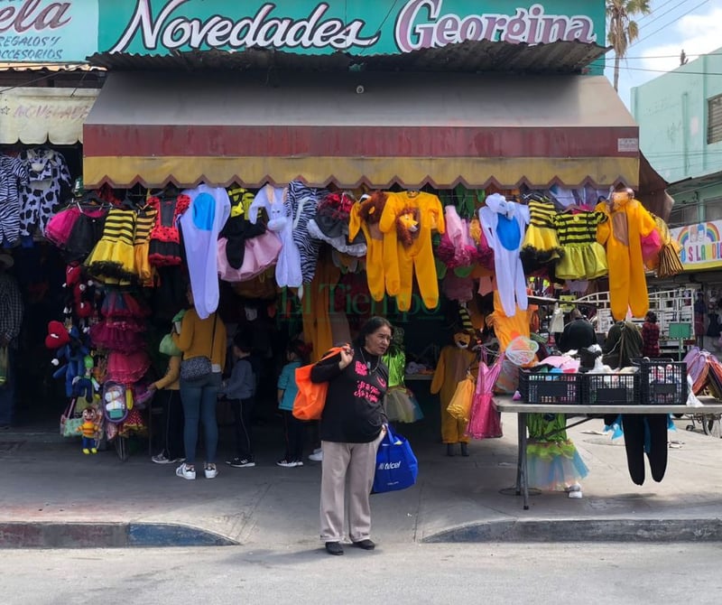 Disfraces del Día de la primavera con altos costos para los padres de familia 