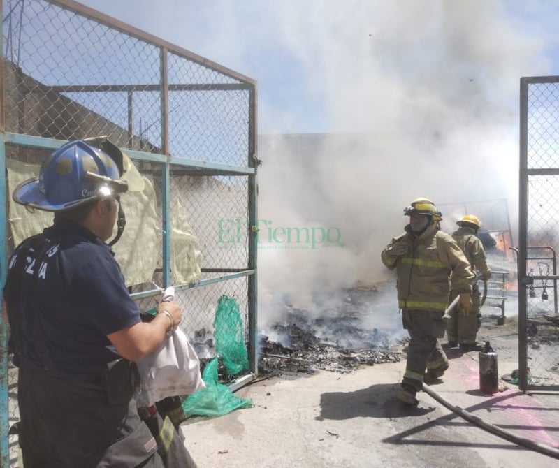 Voraz incendio arrasa con bodega de Frutería de la colonia Ampliación Hipódromo de Monclova