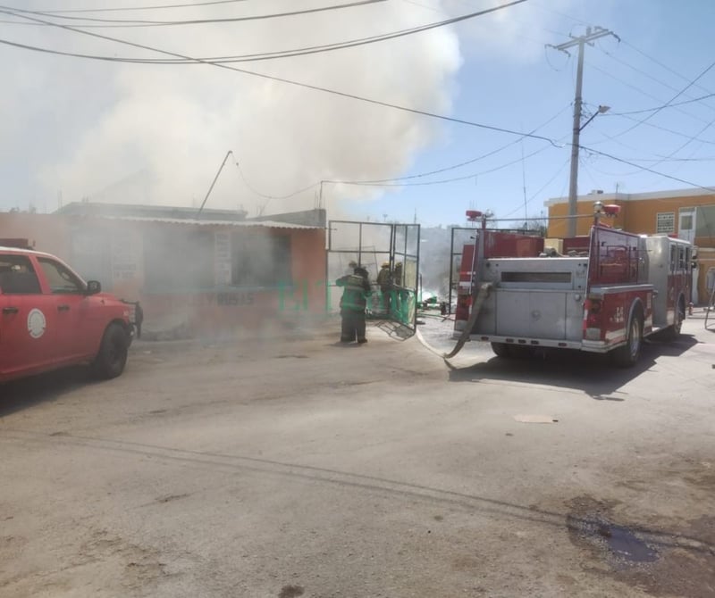 Voraz incendio arrasa con bodega de Frutería de la colonia Ampliación Hipódromo de Monclova