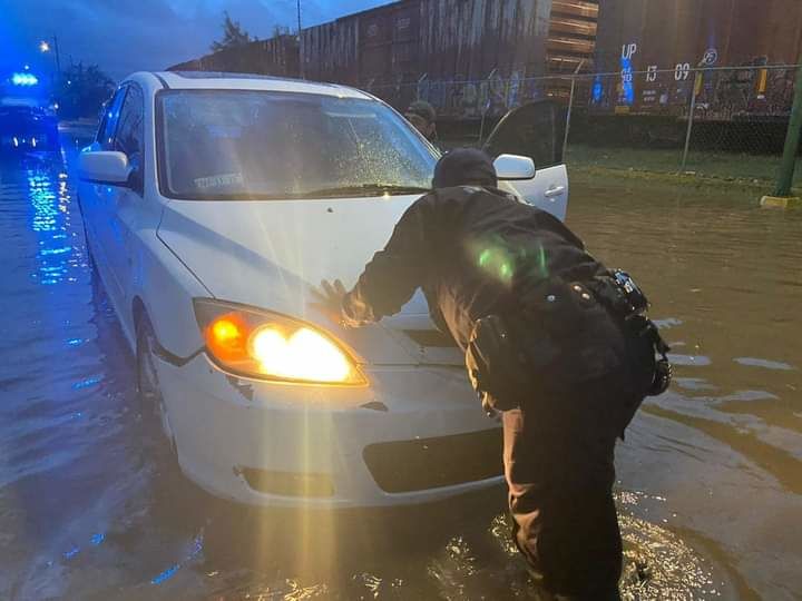 Autoridades continúan trabajo de limpieza ante inundaciones por tormenta ‘mañanera’