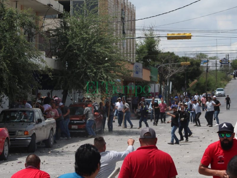 Enfrentamiento obrero paraliza la zona centro de Monclova 