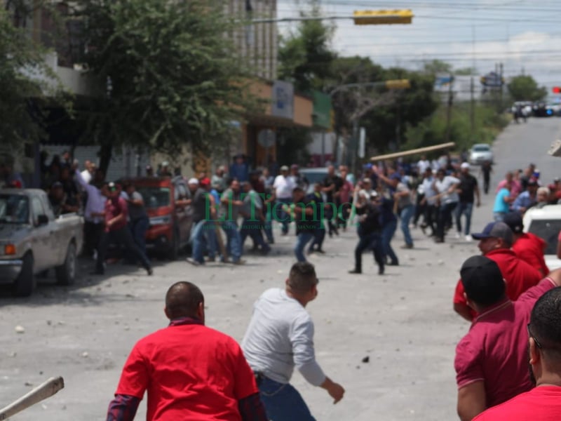 Enfrentamiento obrero paraliza la zona centro de Monclova 