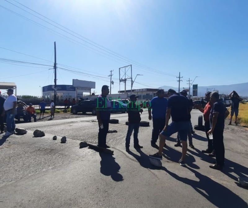 Obreros de la siderúrgica 2 continúan con su plantón en protesta por la falta de pagos