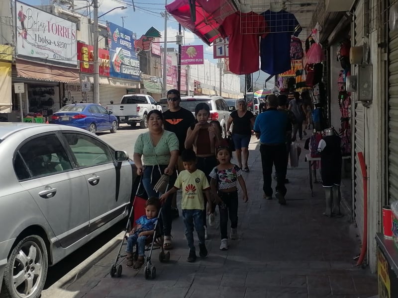 Zapaterías llenas por compras de última hora