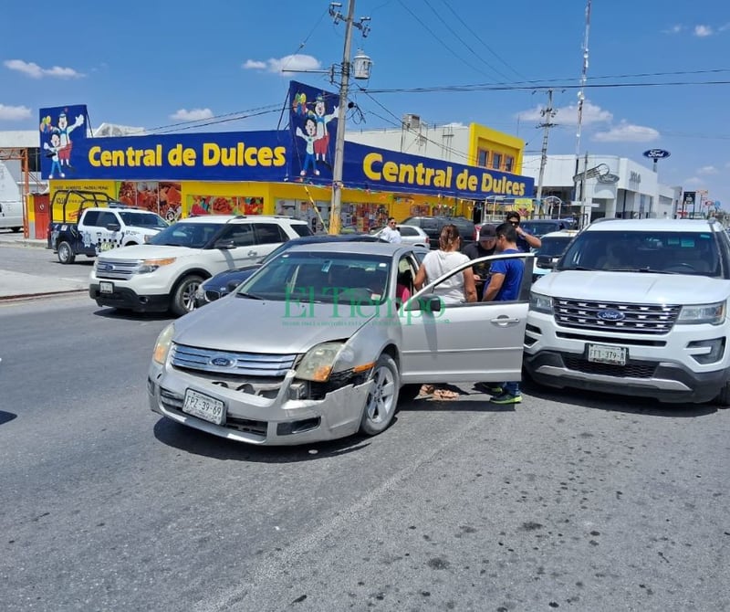 Mujer provoca choque en la colonia Guadalupe