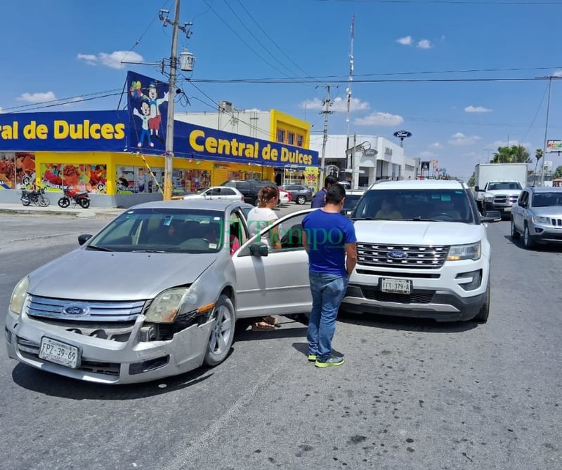 Mujer provoca choque en la colonia Guadalupe