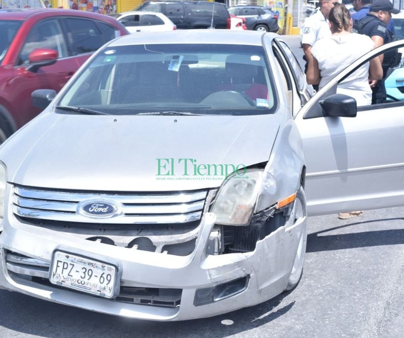 Mujer provoca choque en la colonia Guadalupe