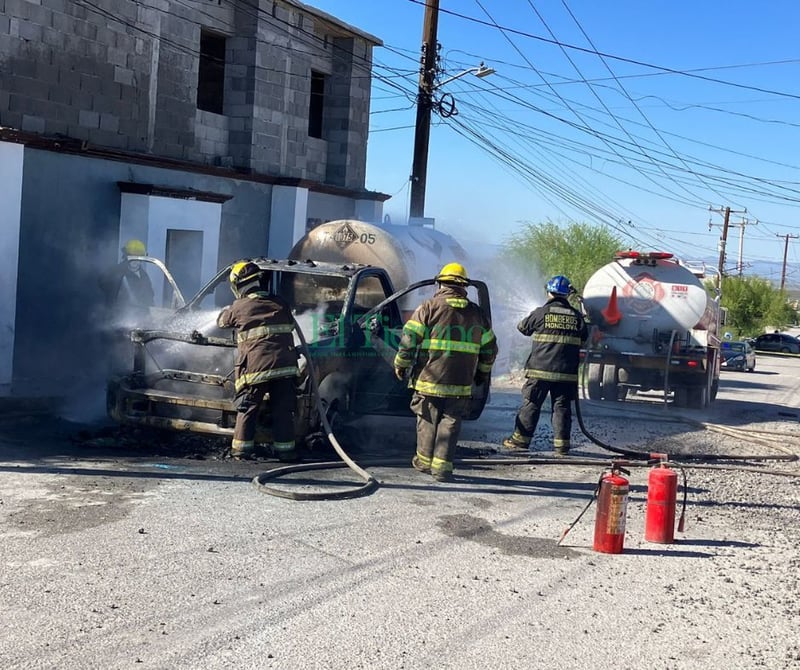 Incendio de Pipa de Gas LP causó la activación del código rojo y movilización del cuerpo de Bomberos y Policía Municipal