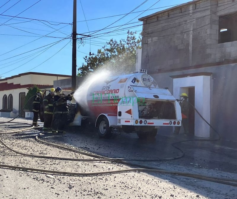 Incendio de Pipa de Gas LP causó la activación del código rojo y movilización del cuerpo de Bomberos y Policía Municipal