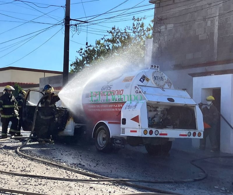 Incendio de Pipa de Gas LP causó la activación del código rojo y movilización del cuerpo de Bomberos y Policía Municipal