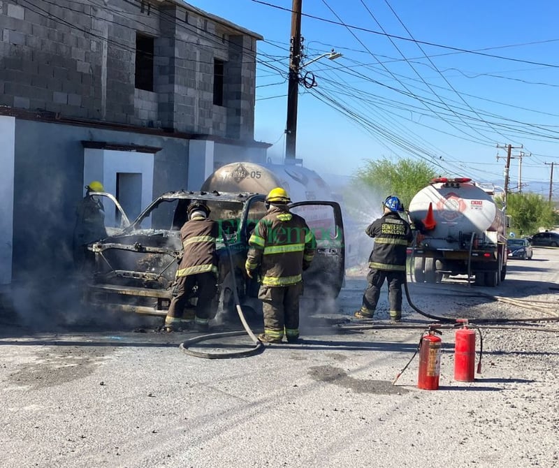 Incendio de Pipa de Gas LP causó la activación del código rojo y movilización del cuerpo de Bomberos y Policía Municipal