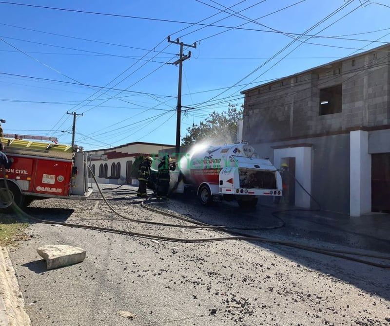 Incendio de Pipa de Gas LP causó la activación del código rojo y movilización del cuerpo de Bomberos y Policía Municipal