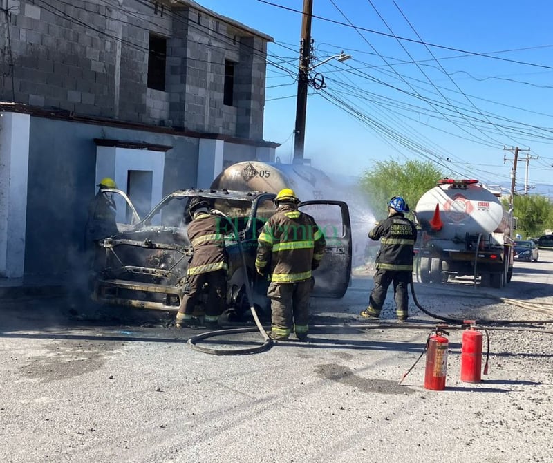 Incendio de Pipa de Gas LP causó la activación del código rojo y movilización del cuerpo de Bomberos y Policía Municipal