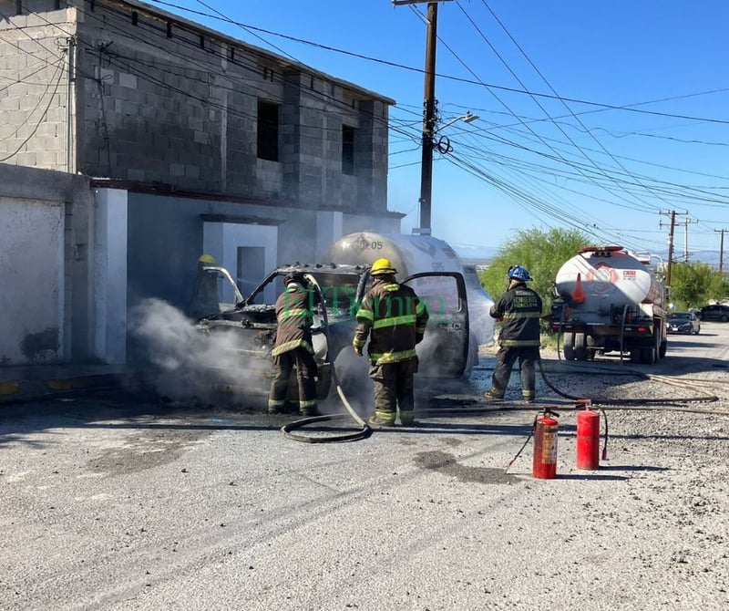 Incendio de Pipa de Gas LP causó la activación del código rojo y movilización del cuerpo de Bomberos y Policía Municipal