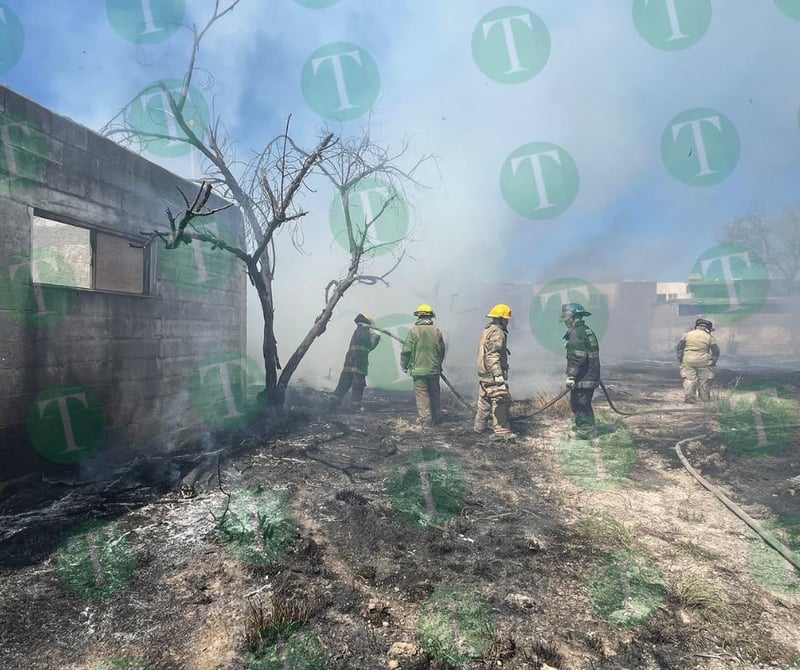 Se registra fuerte incendio en la zona centro de Monclova a la altura de UANE 