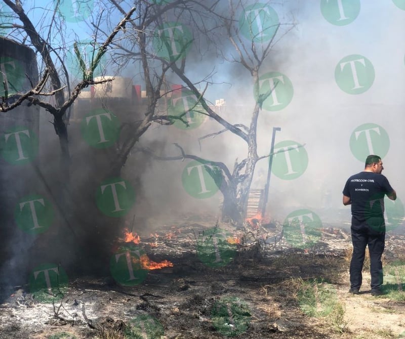 Se registra fuerte incendio en la zona centro de Monclova a la altura de UANE 