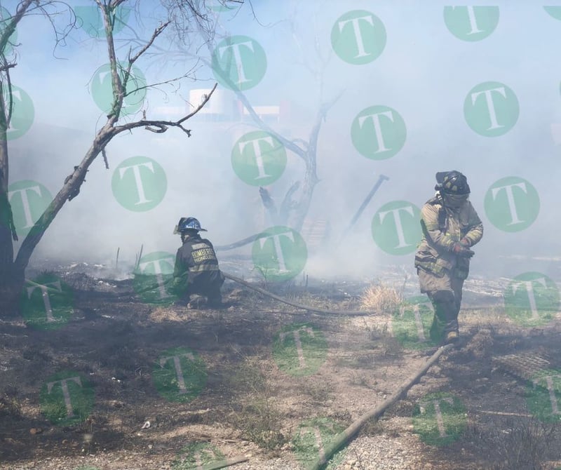 Se registra fuerte incendio en la zona centro de Monclova a la altura de UANE 