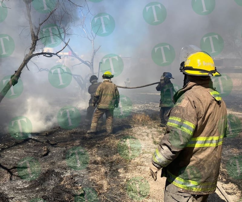 Se registra fuerte incendio en la zona centro de Monclova a la altura de UANE 