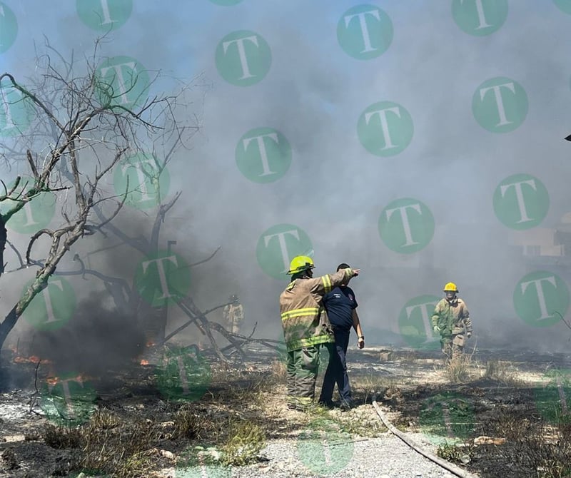 Se registra fuerte incendio en la zona centro de Monclova a la altura de UANE 